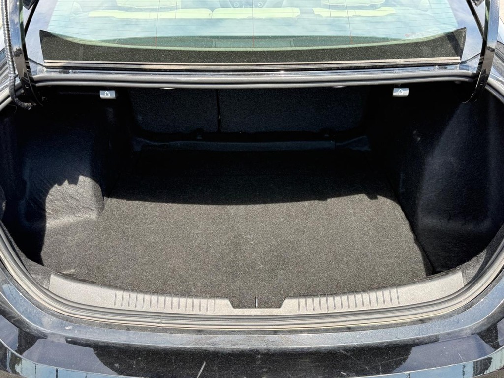 Chevrolet Malibu Vehicle Full-screen Gallery Image 04