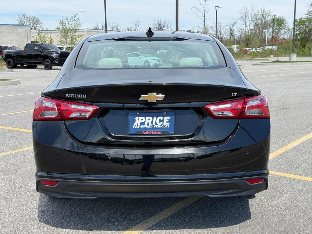 Chevrolet Malibu Vehicle Full-screen Gallery Image 05