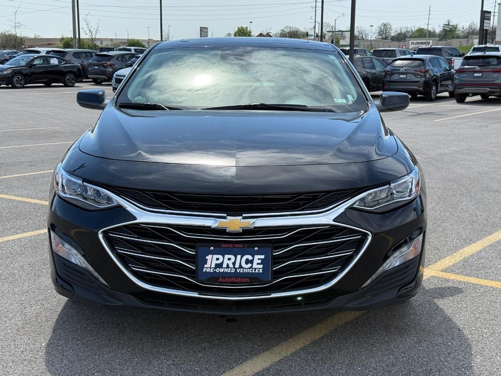 Chevrolet Malibu Vehicle Full-screen Gallery Image 10