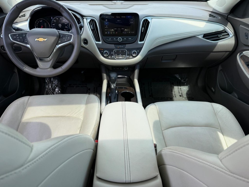 Chevrolet Malibu Vehicle Full-screen Gallery Image 12