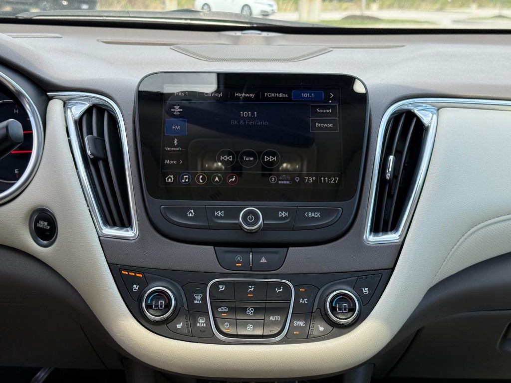 Chevrolet Malibu Vehicle Full-screen Gallery Image 14