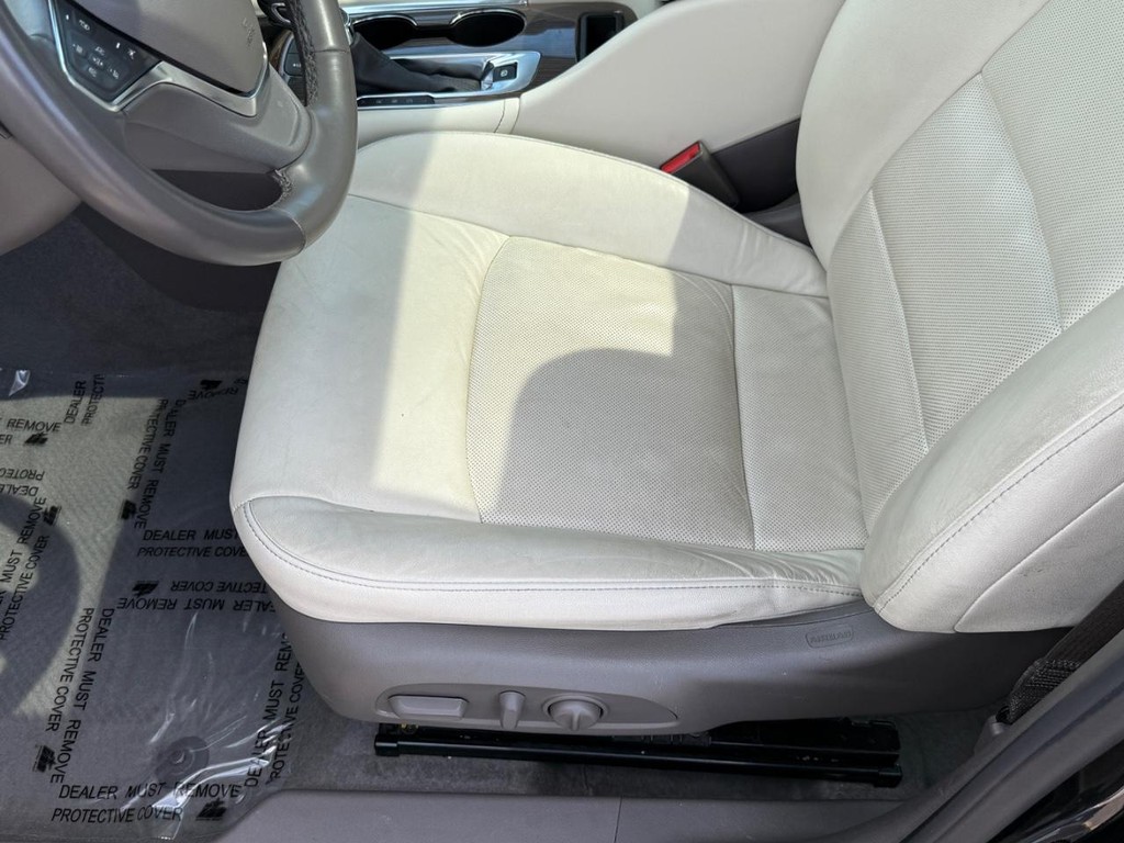 Chevrolet Malibu Vehicle Full-screen Gallery Image 18