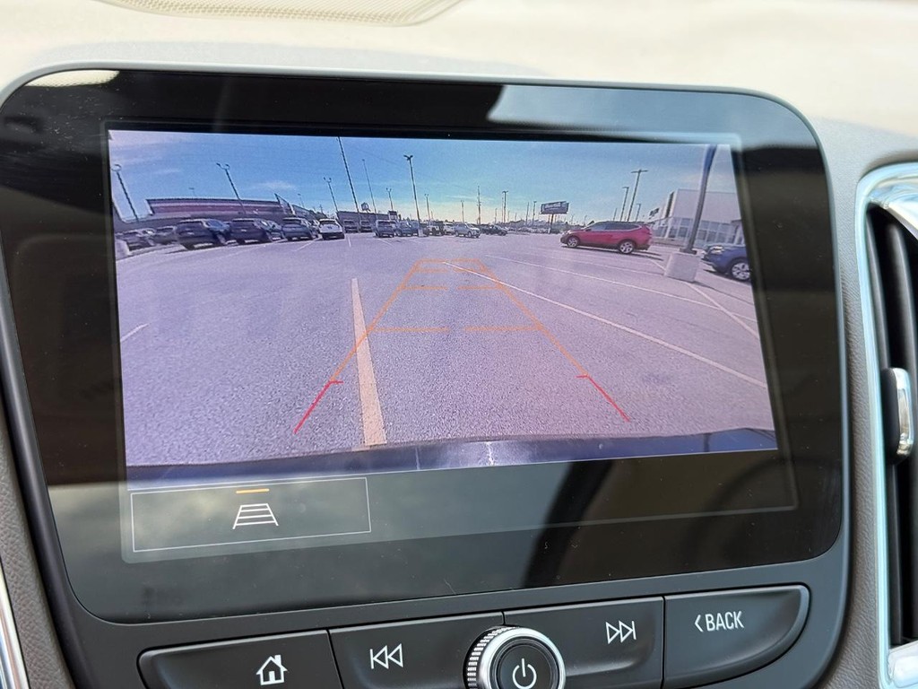 Chevrolet Malibu Vehicle Full-screen Gallery Image 24