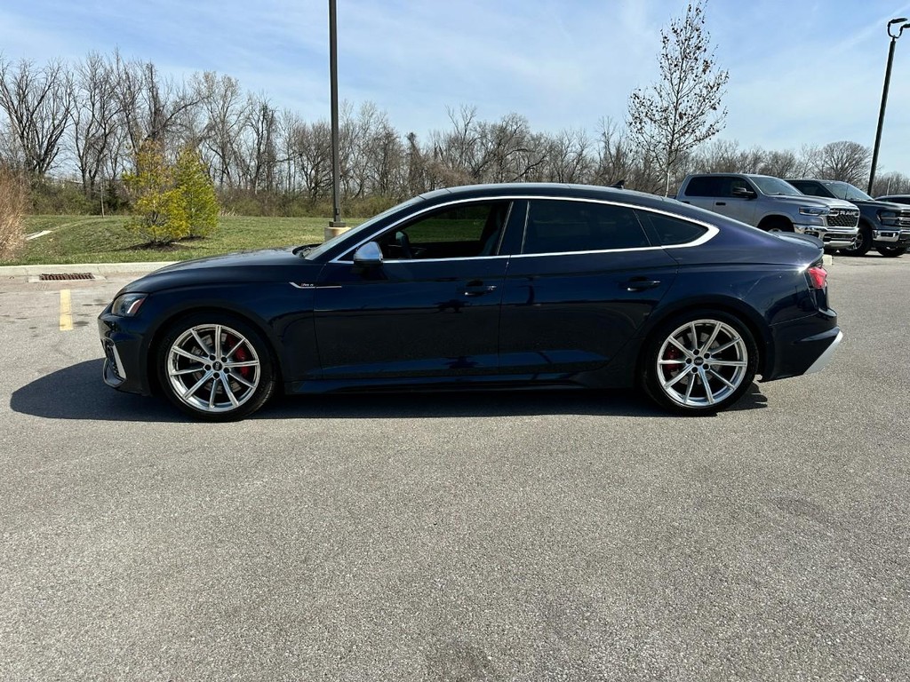 Audi RS 5 Sportback Vehicle Full-screen Gallery Image 02