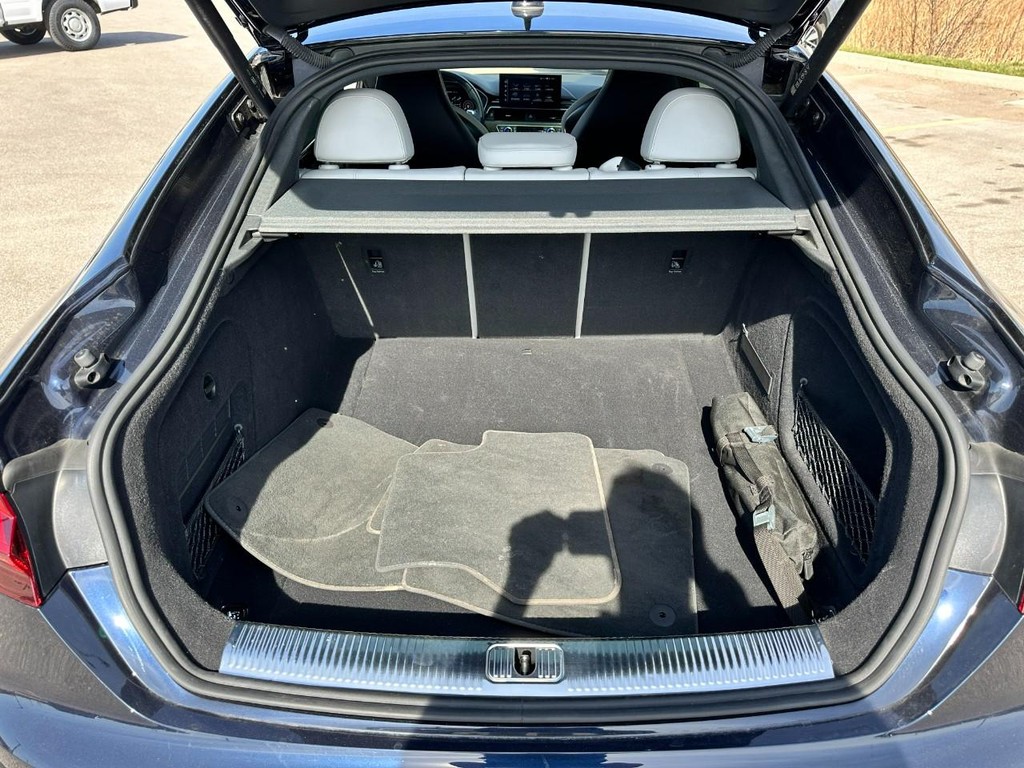 Audi RS 5 Sportback Vehicle Full-screen Gallery Image 05