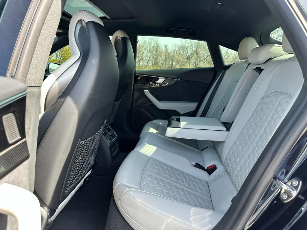 Audi RS 5 Sportback Vehicle Full-screen Gallery Image 10