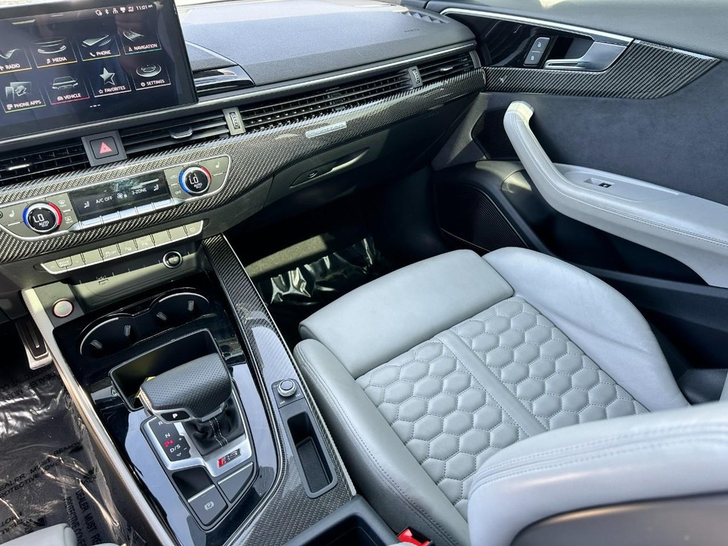 Audi RS 5 Sportback Vehicle Full-screen Gallery Image 16