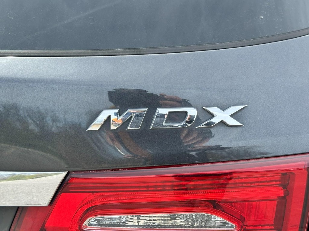 Acura MDX Vehicle Full-screen Gallery Image 06