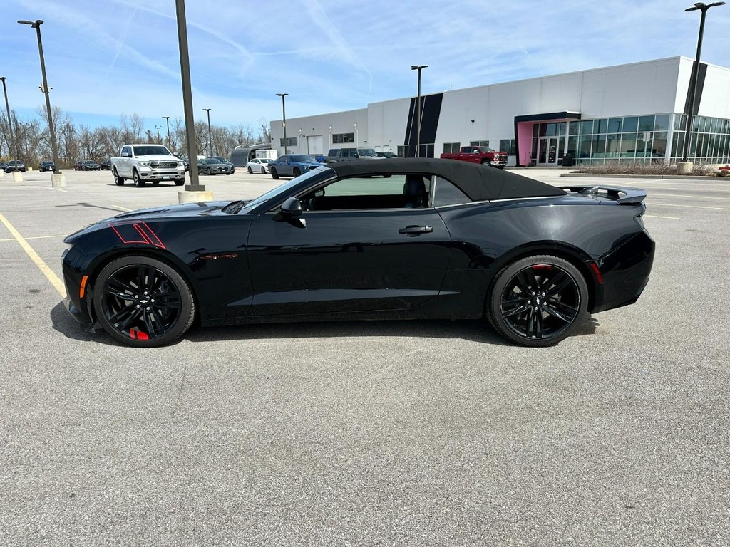 Chevrolet Camaro Vehicle Full-screen Gallery Image 02