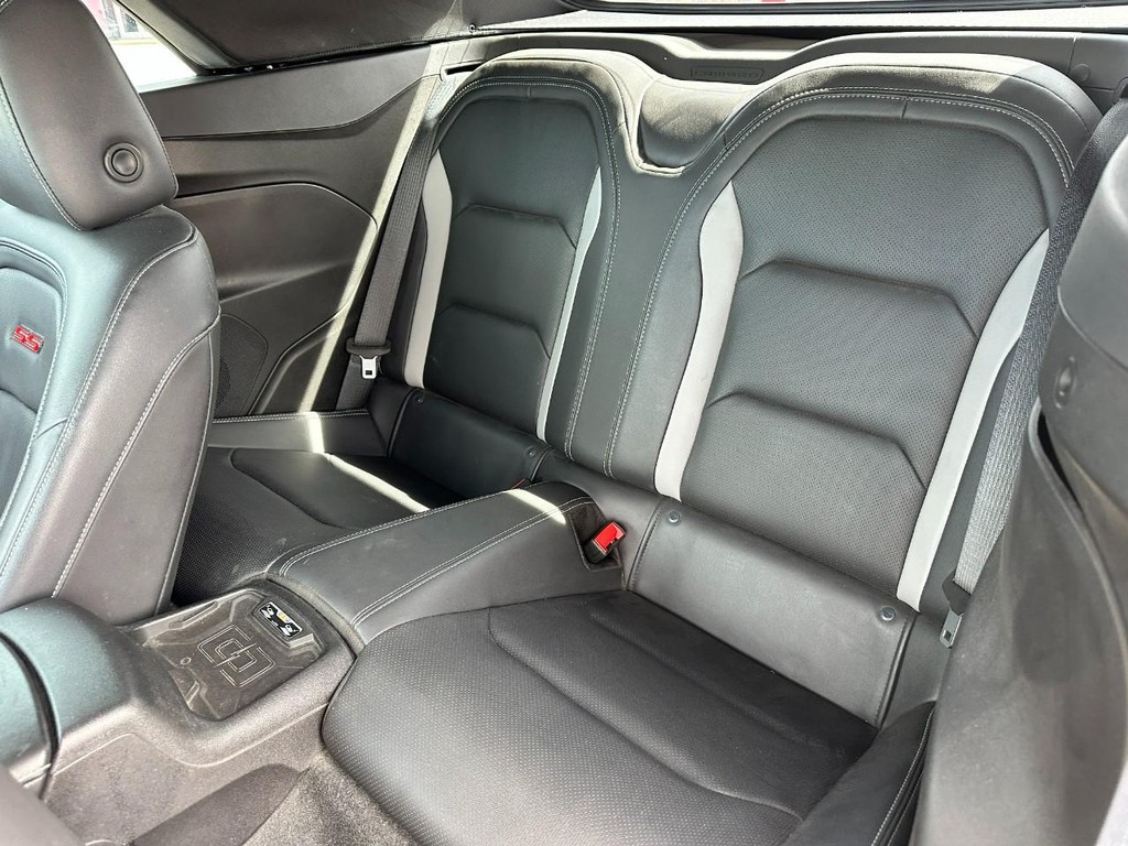 Chevrolet Camaro Vehicle Full-screen Gallery Image 09