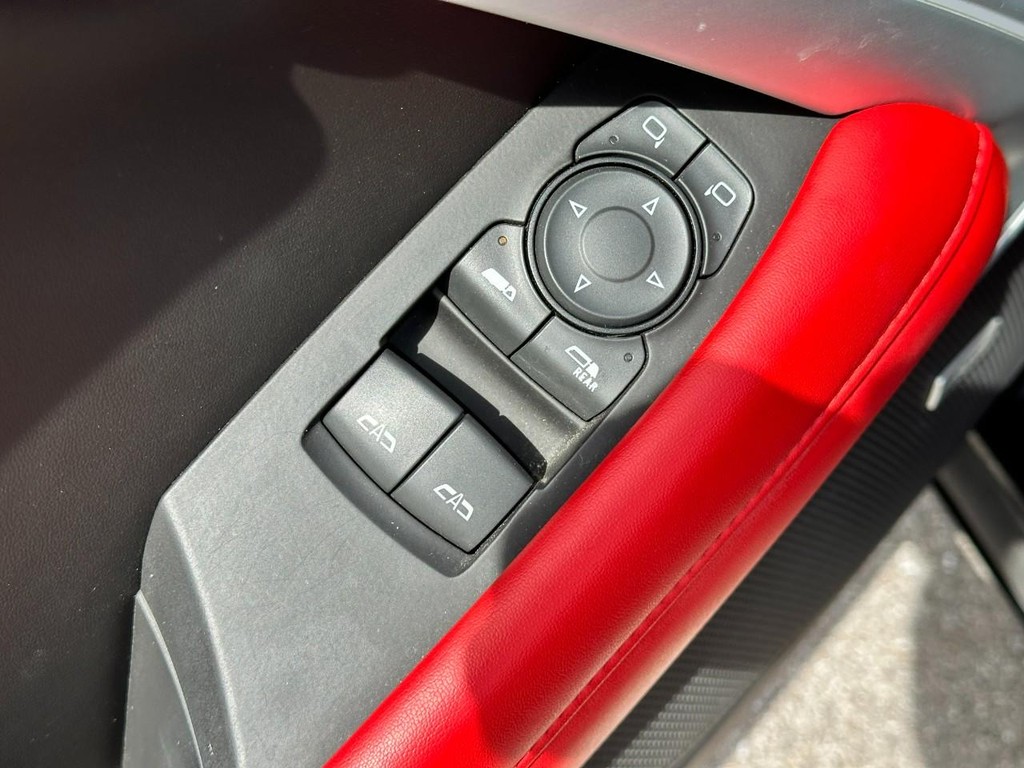 Chevrolet Camaro Vehicle Full-screen Gallery Image 12