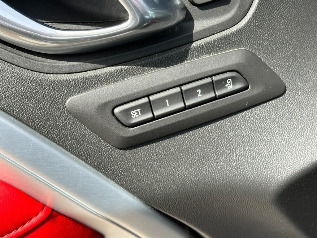 Chevrolet Camaro Vehicle Full-screen Gallery Image 13