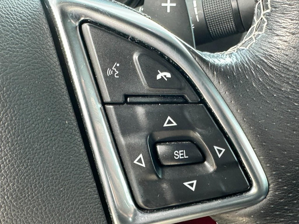 Chevrolet Camaro Vehicle Full-screen Gallery Image 16