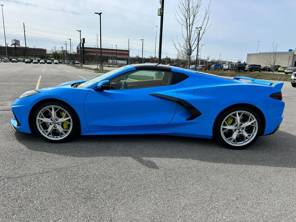 Chevrolet Corvette Vehicle Full-screen Gallery Image 02