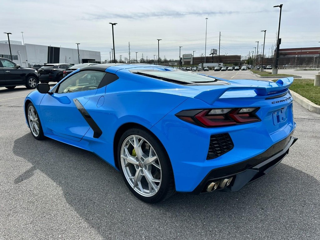 Chevrolet Corvette Vehicle Full-screen Gallery Image 03