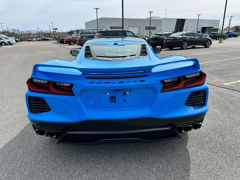 Chevrolet Corvette Vehicle Full-screen Gallery Image 04