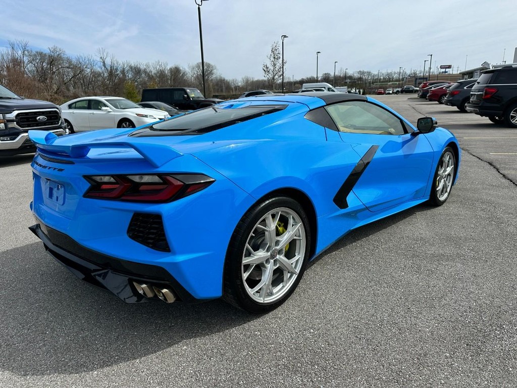 Chevrolet Corvette Vehicle Full-screen Gallery Image 05