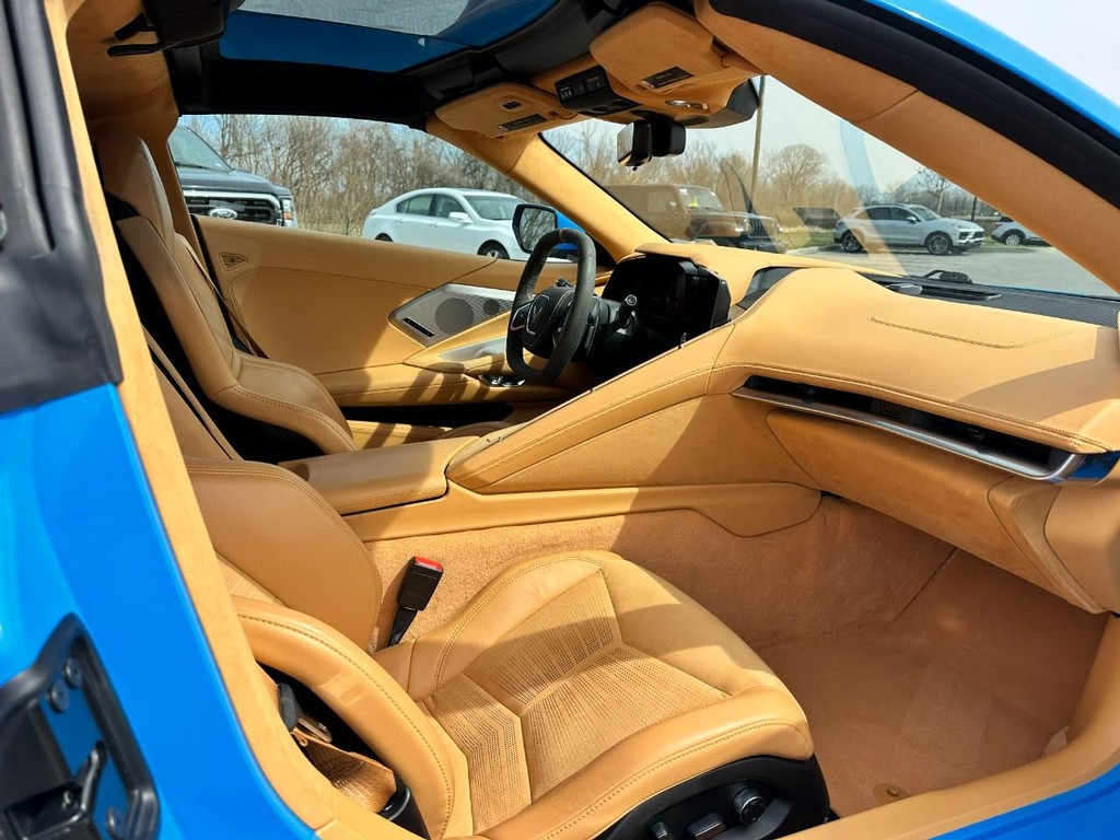 Chevrolet Corvette Vehicle Full-screen Gallery Image 09