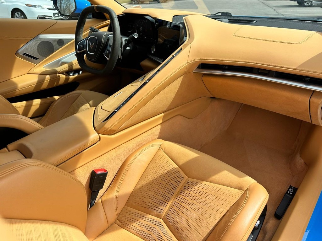 Chevrolet Corvette Vehicle Full-screen Gallery Image 10