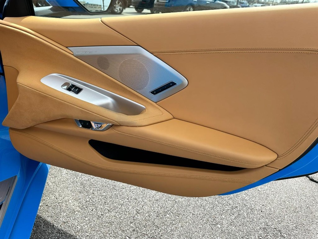 Chevrolet Corvette Vehicle Full-screen Gallery Image 11