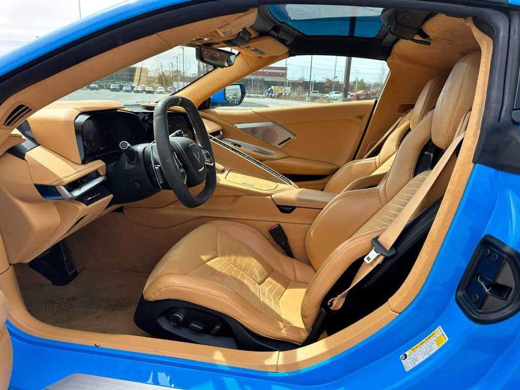 Chevrolet Corvette Vehicle Full-screen Gallery Image 12