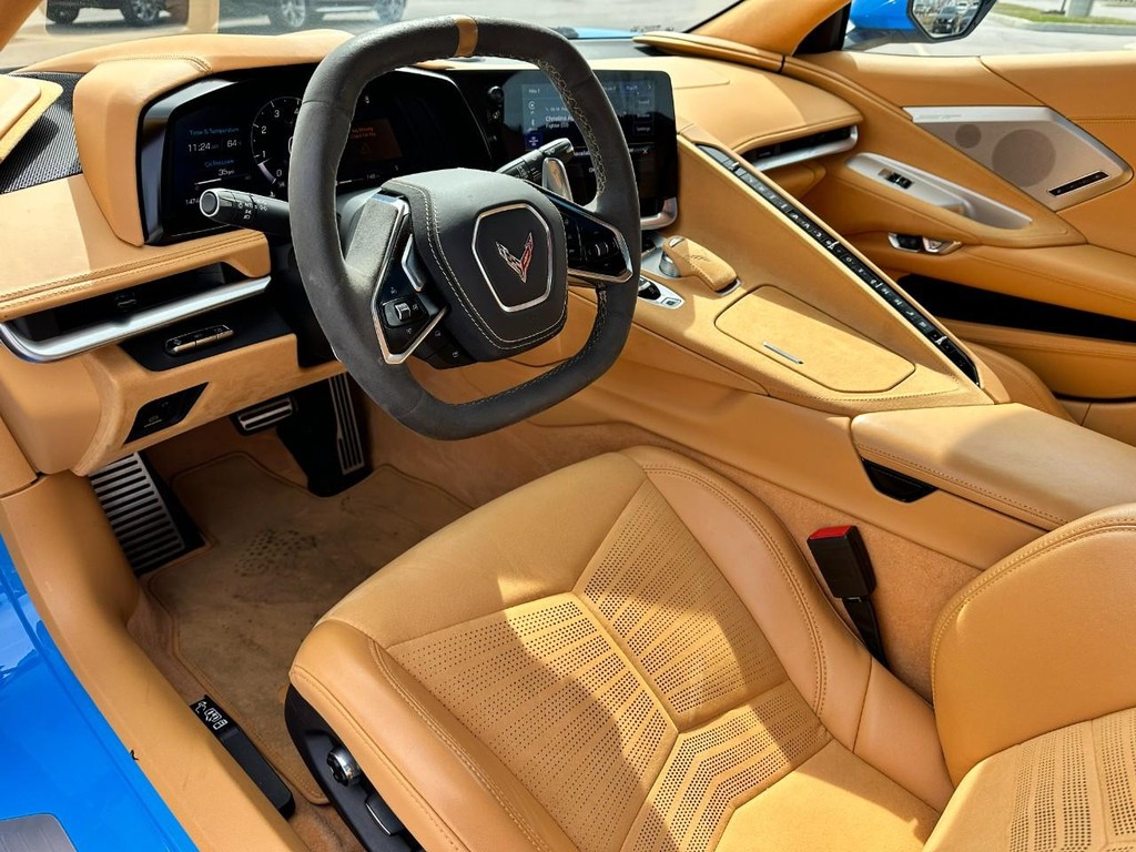 Chevrolet Corvette Vehicle Full-screen Gallery Image 13