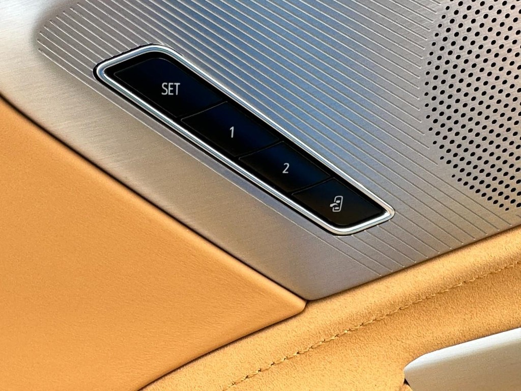 Chevrolet Corvette Vehicle Full-screen Gallery Image 15