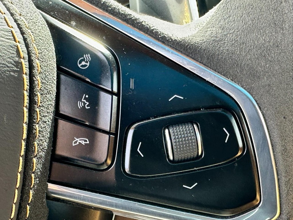 Chevrolet Corvette Vehicle Full-screen Gallery Image 18