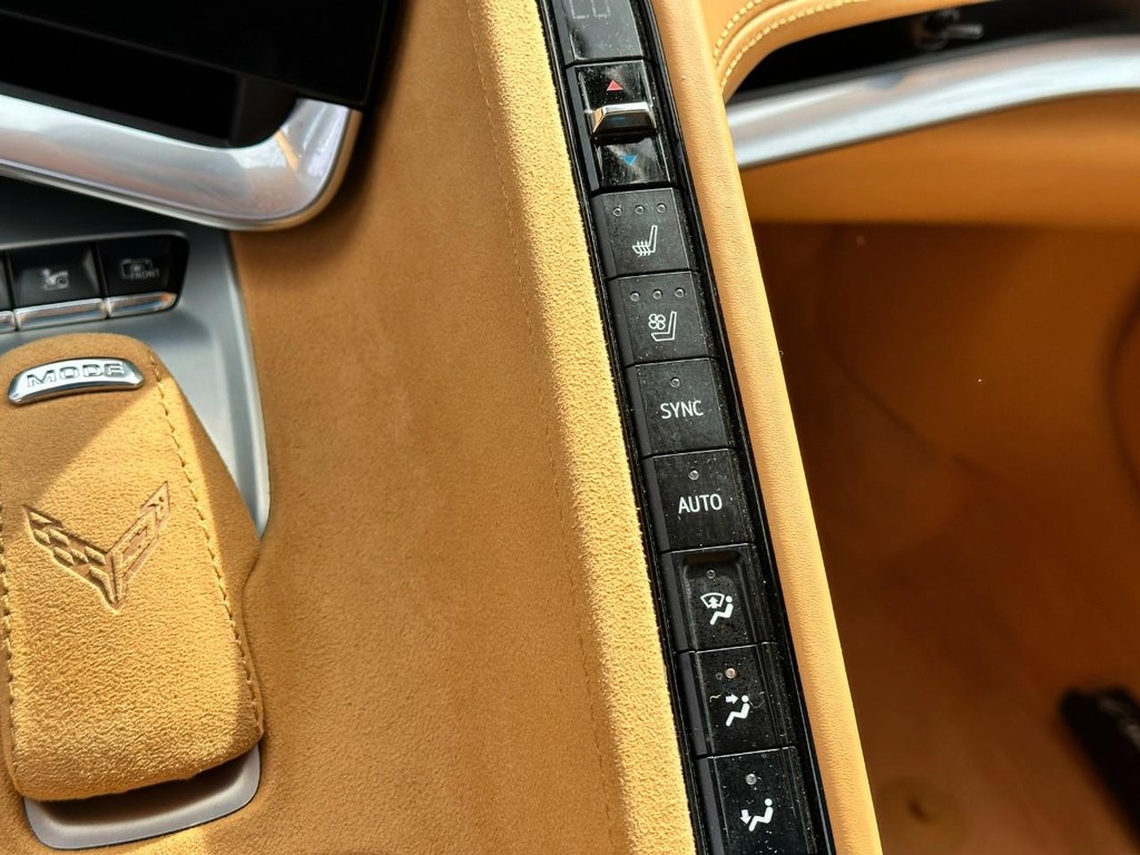 Chevrolet Corvette Vehicle Full-screen Gallery Image 22