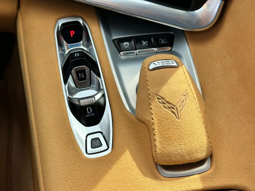 Chevrolet Corvette Vehicle Full-screen Gallery Image 24