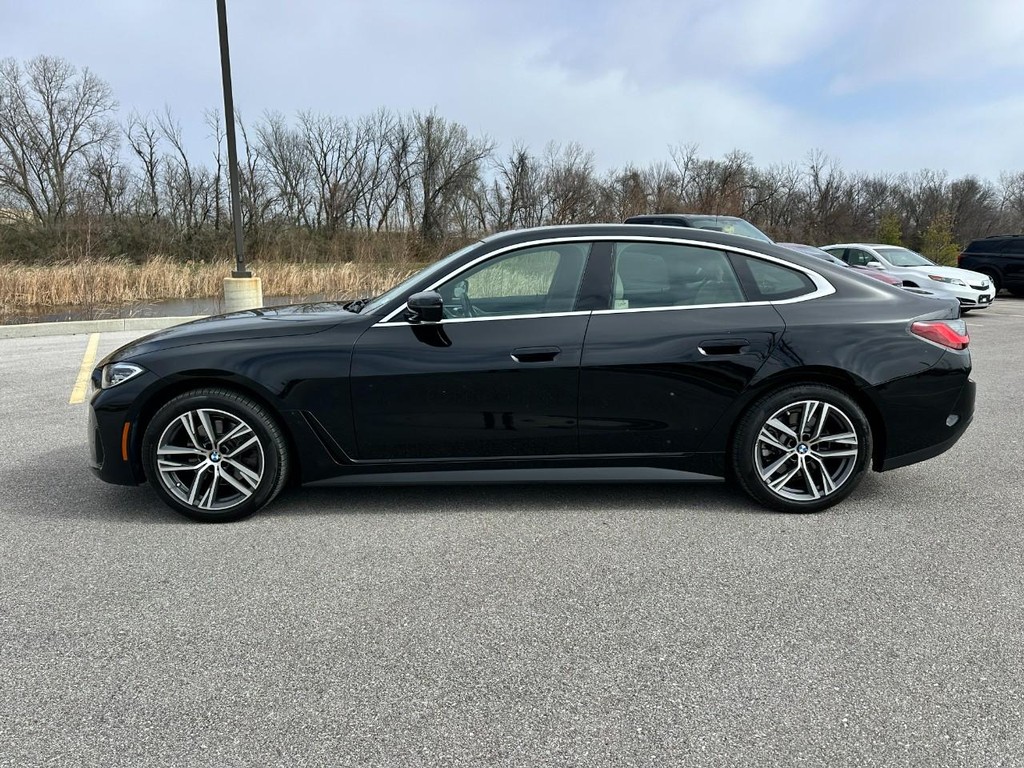 BMW 4 Series Vehicle Full-screen Gallery Image 02