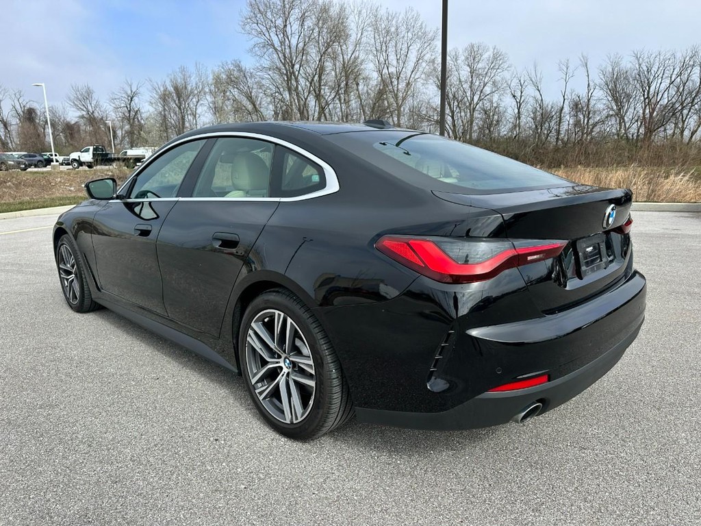 BMW 4 Series Vehicle Full-screen Gallery Image 03