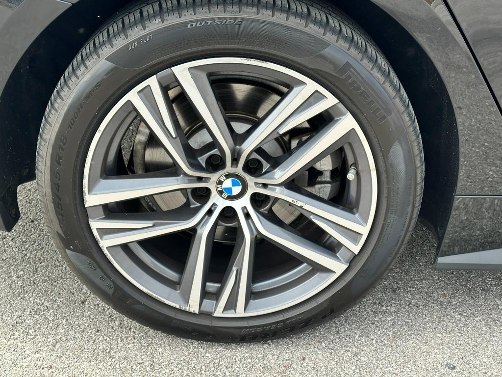 BMW 4 Series Vehicle Full-screen Gallery Image 06