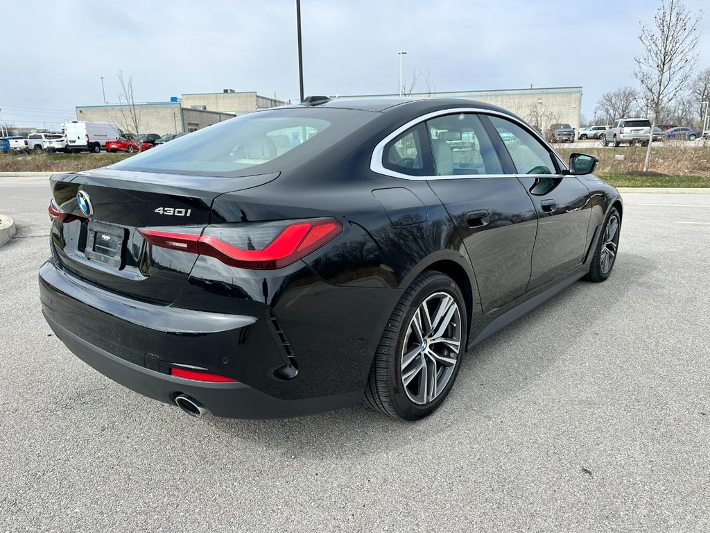 BMW 4 Series Vehicle Full-screen Gallery Image 07