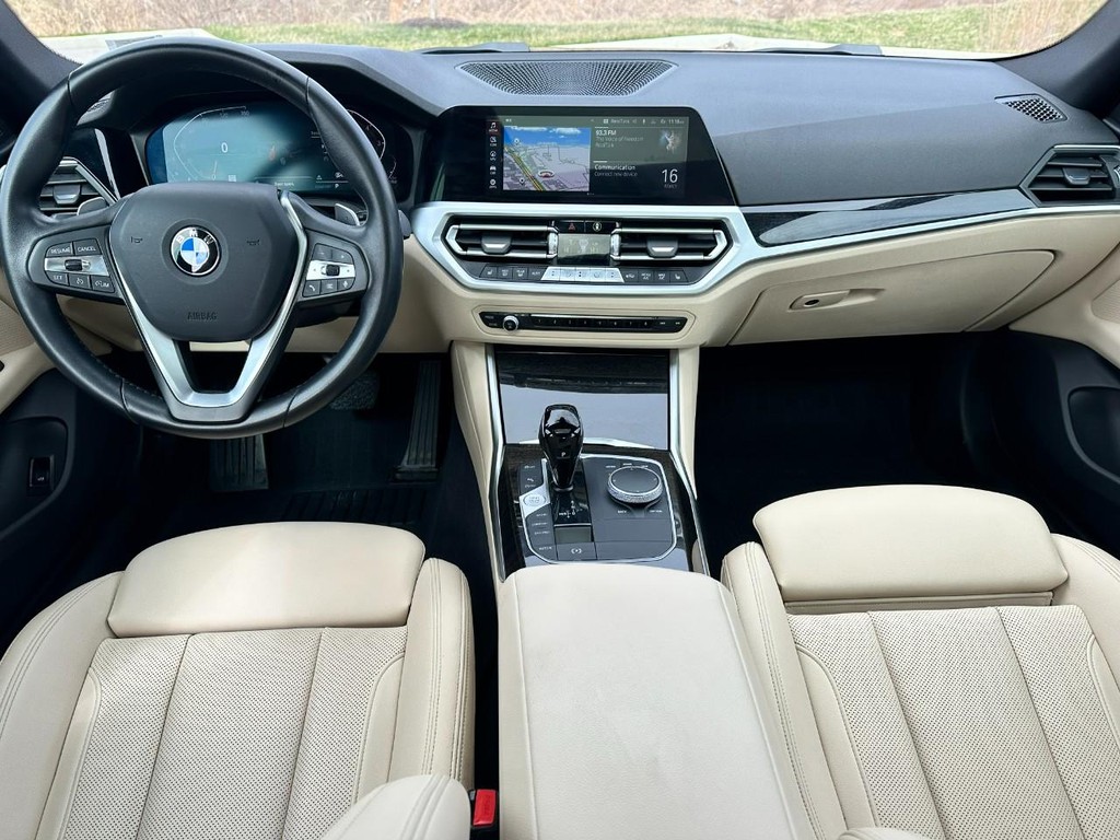 BMW 4 Series Vehicle Full-screen Gallery Image 12