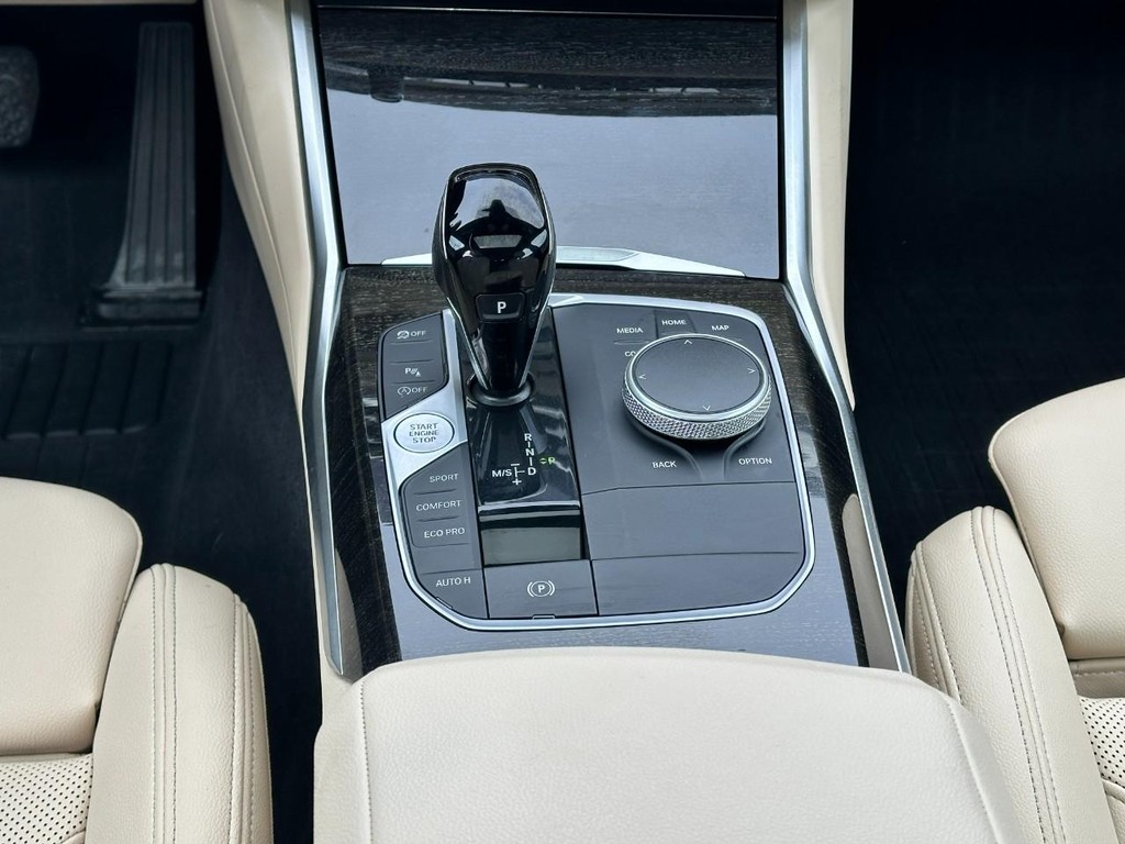 BMW 4 Series Vehicle Full-screen Gallery Image 16