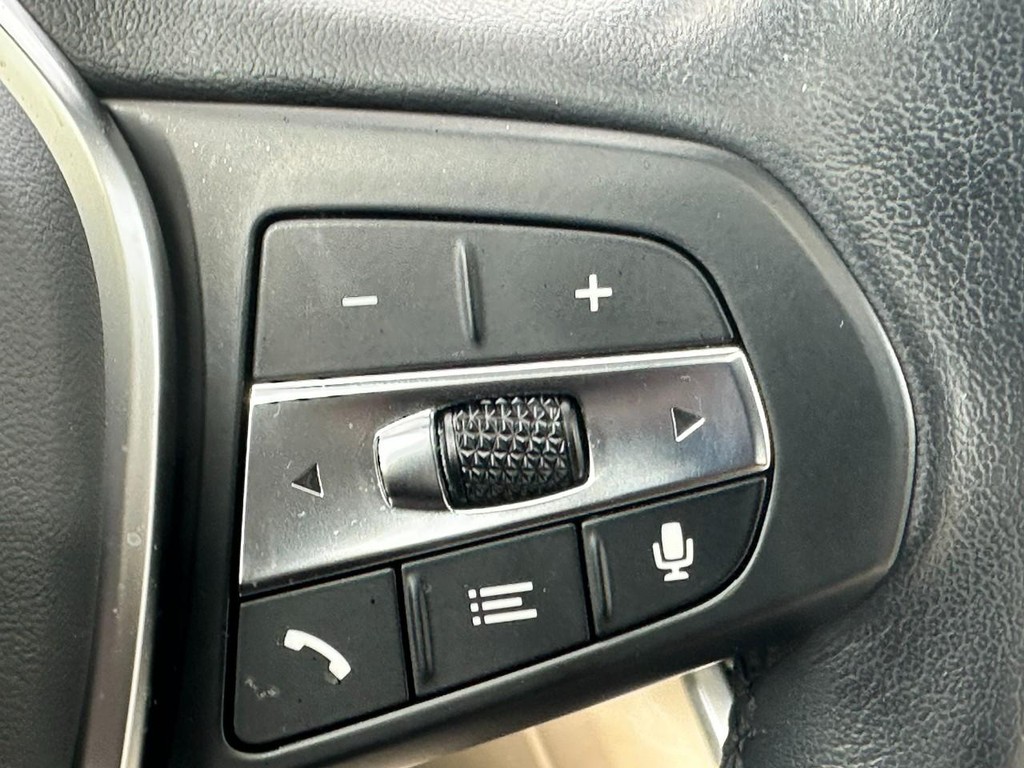 BMW 4 Series Vehicle Full-screen Gallery Image 22