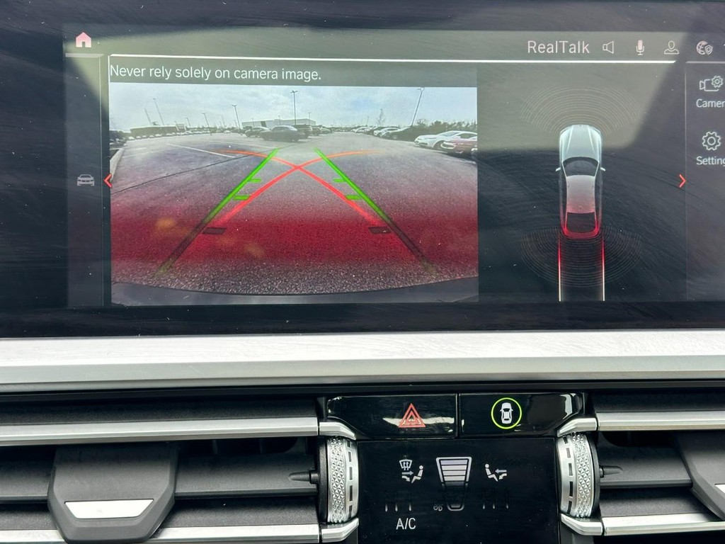 BMW 4 Series Vehicle Full-screen Gallery Image 24