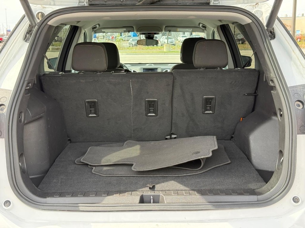 Chevrolet Equinox Vehicle Full-screen Gallery Image 06