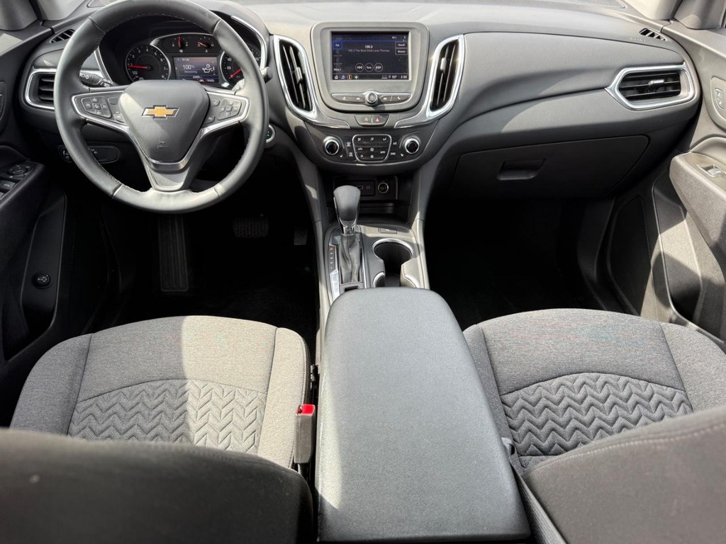 Chevrolet Equinox Vehicle Full-screen Gallery Image 11