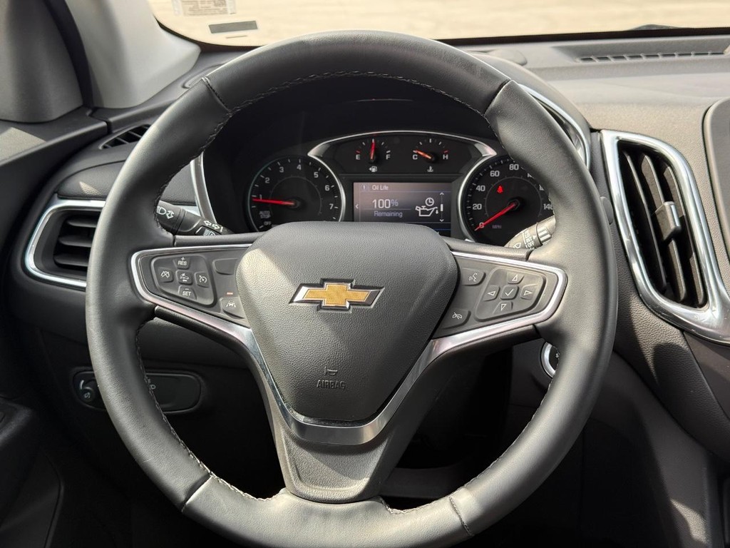 Chevrolet Equinox Vehicle Full-screen Gallery Image 12