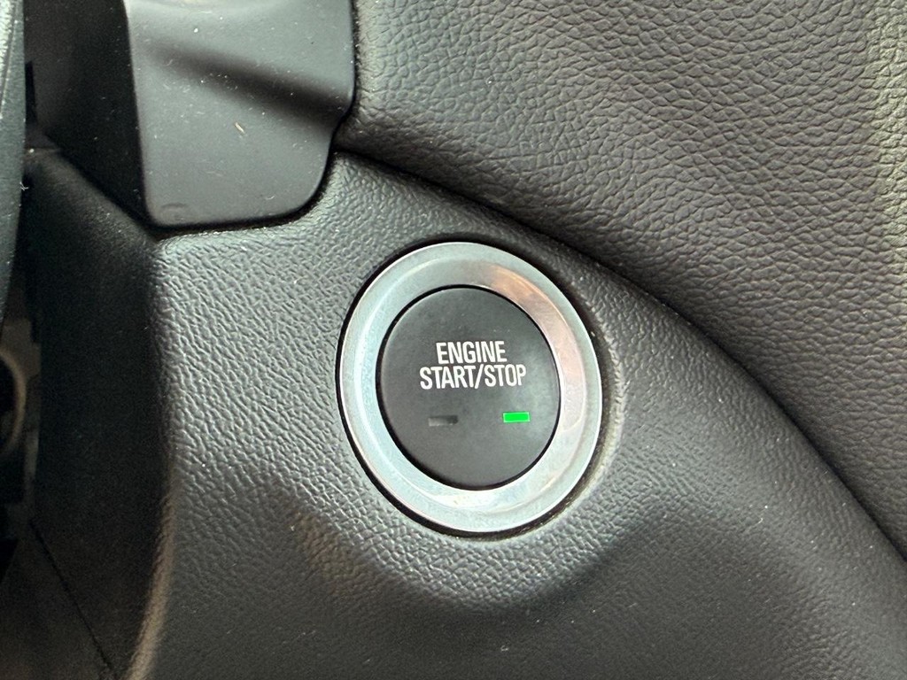 Chevrolet Equinox Vehicle Full-screen Gallery Image 15