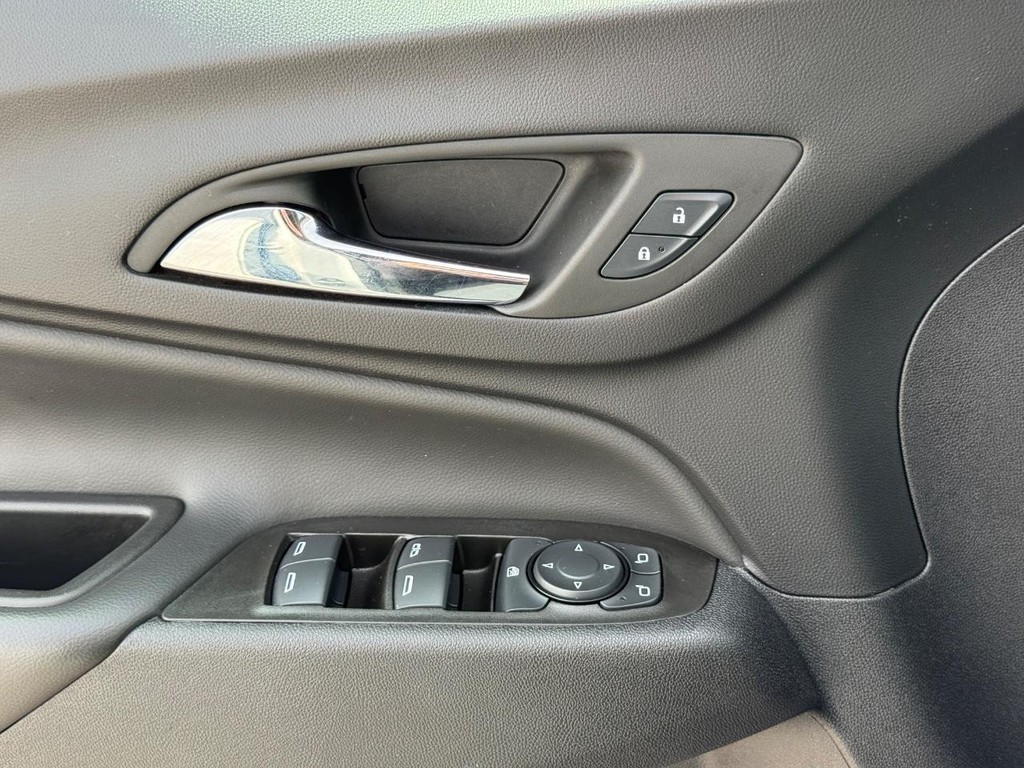 Chevrolet Equinox Vehicle Full-screen Gallery Image 22
