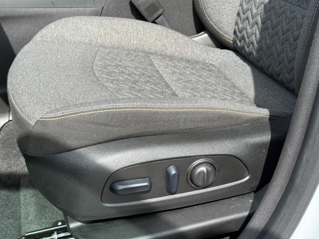 Chevrolet Equinox Vehicle Full-screen Gallery Image 23