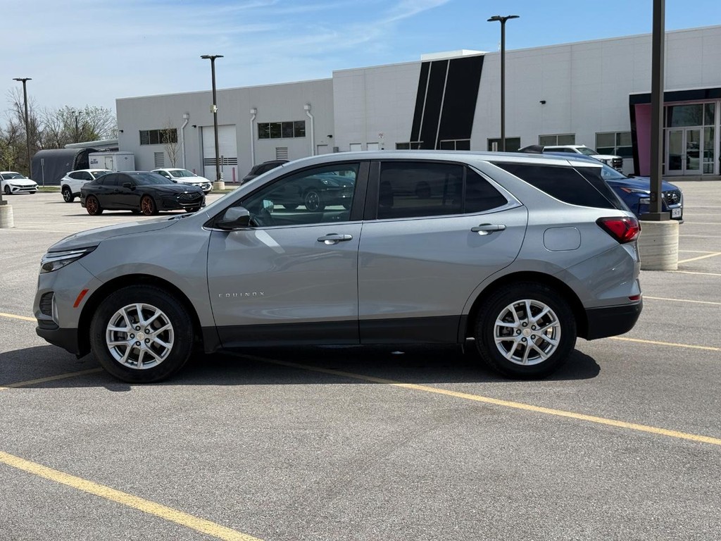 Chevrolet Equinox Vehicle Full-screen Gallery Image 02