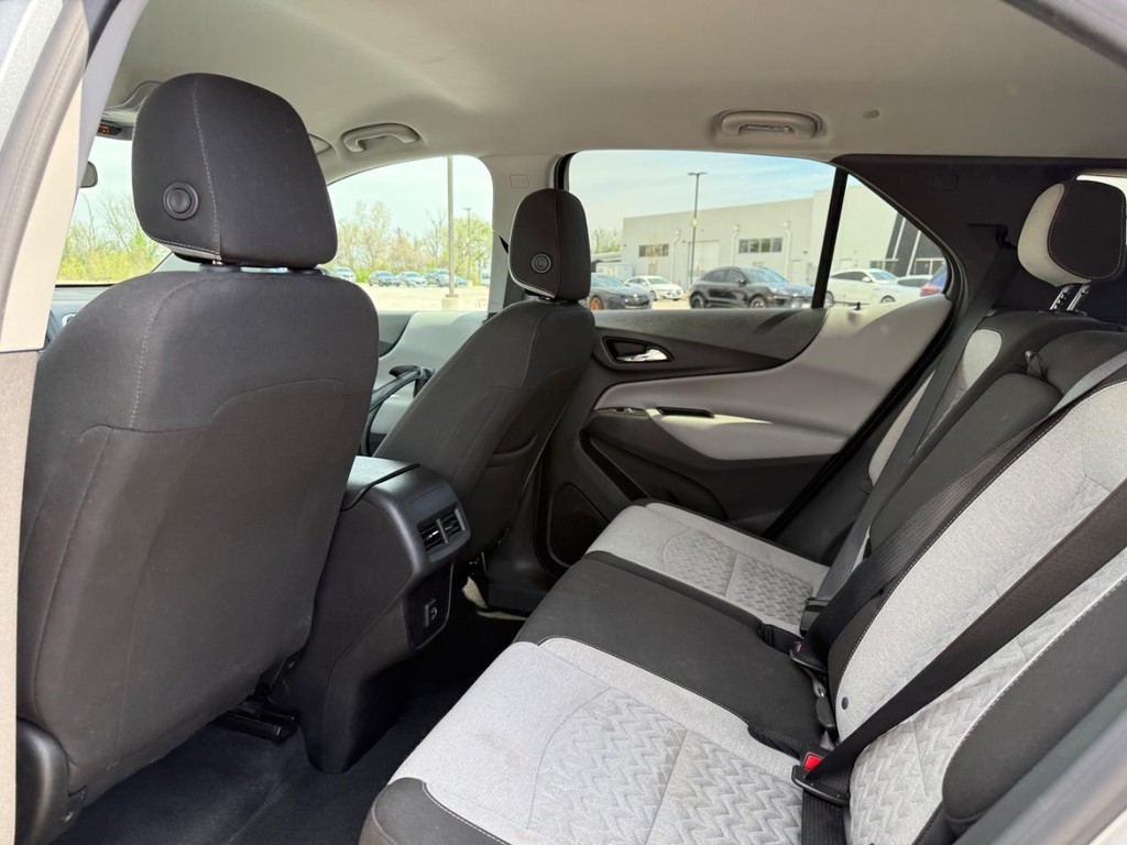 Chevrolet Equinox Vehicle Full-screen Gallery Image 11