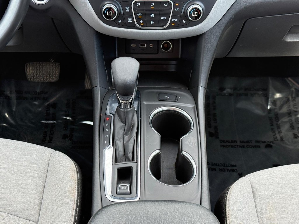 Chevrolet Equinox Vehicle Full-screen Gallery Image 15