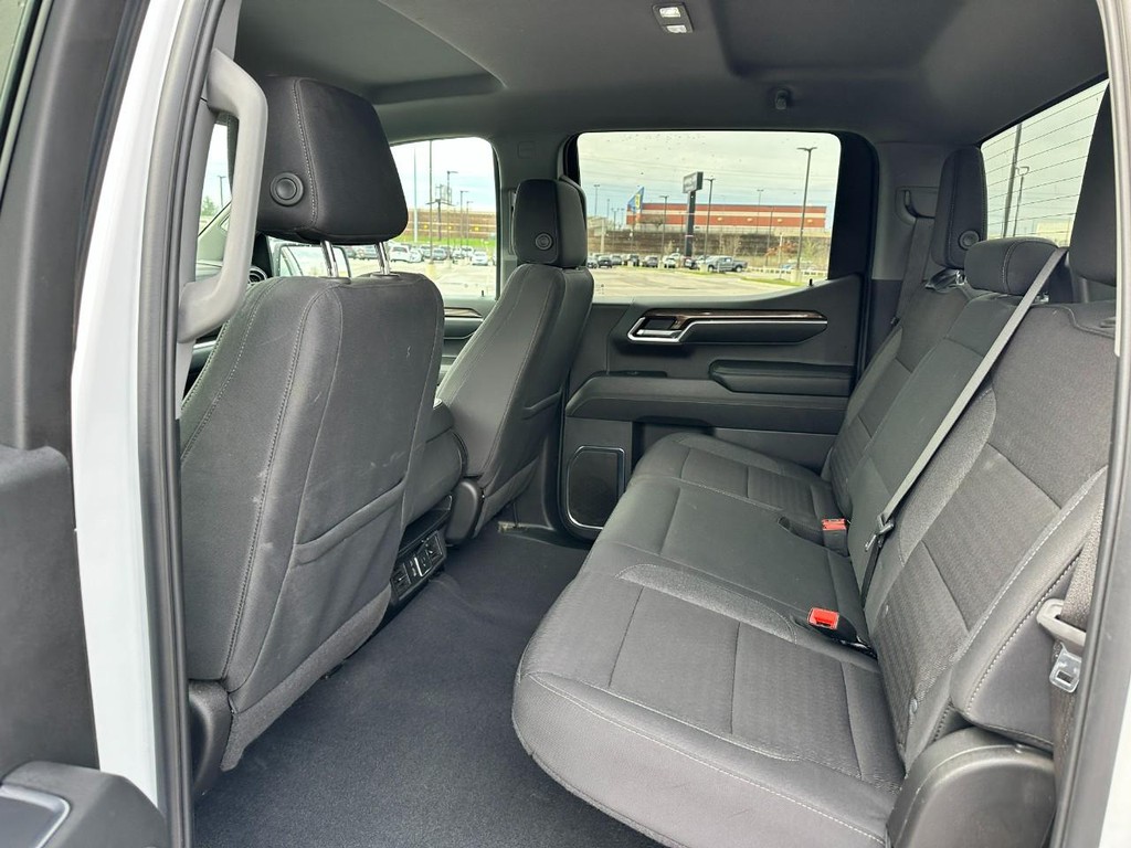 Chevrolet Silverado 1500 Vehicle Full-screen Gallery Image 10