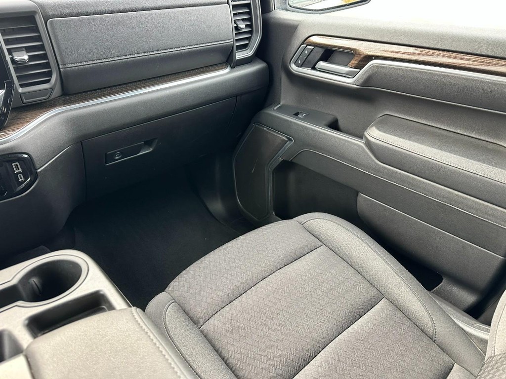 Chevrolet Silverado 1500 Vehicle Full-screen Gallery Image 15