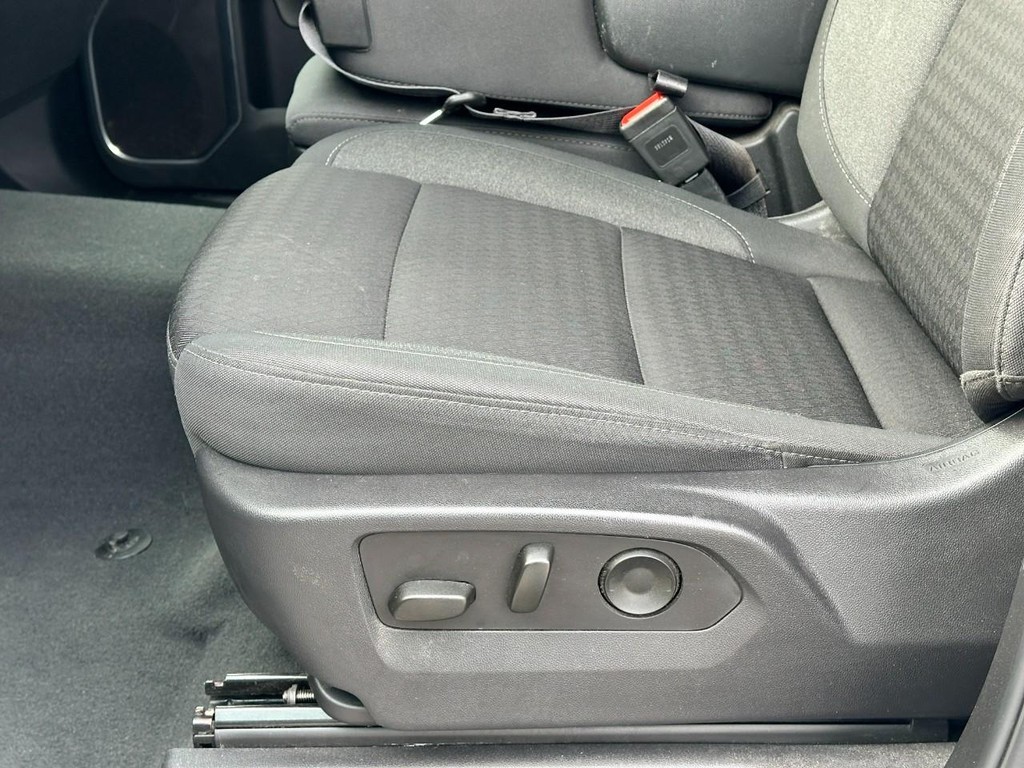 Chevrolet Silverado 1500 Vehicle Full-screen Gallery Image 17